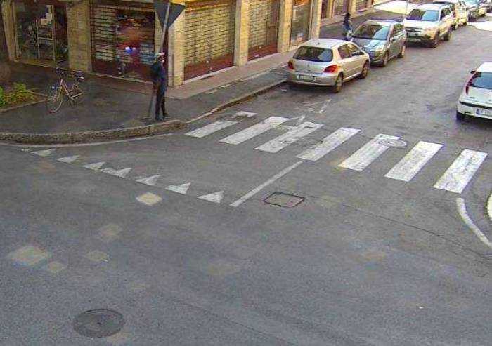 Controlli interforze in viale Gramsci: fermato venditore di scope