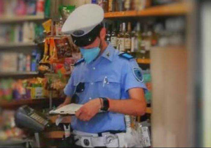 Modena, via Luosi: gestore e clienti senza mascherina. Multato locale