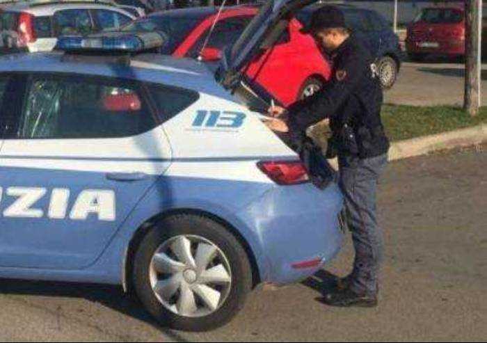 Lancia la droga dalla finestra: tunisino arrestato dalla polizia