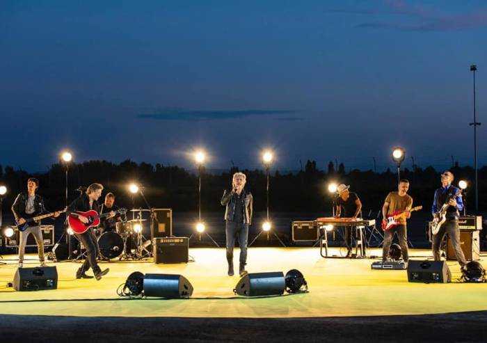 'Ligabue inaugura a Reggio Emilia l'arena. Intanto Modena è ferma'