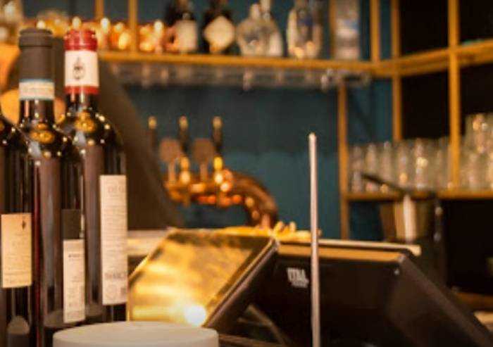 Carpi, 3 positivi al Caffè Duomo, l'Ausl: I clienti facciano tampone