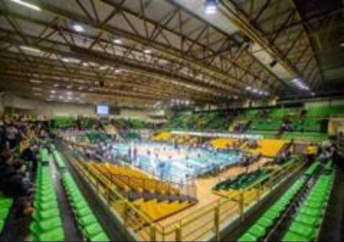 2040 abbonati ma domenica al Palapanini posto solo per 1216