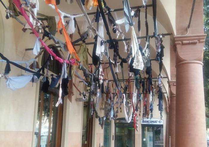 Mirandola: vandali danneggiano l'opera di Francesca Pasquali