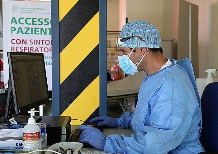 Covid, 179 casi in Emilia Romagna, calano tamponi. Un morto a Modena