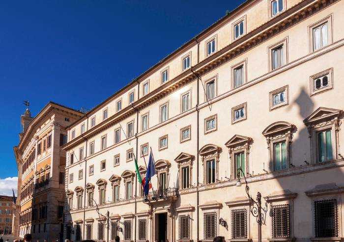 Firmato il nuovo DPCM: ristoranti chiusi alle 24 pub alle 21