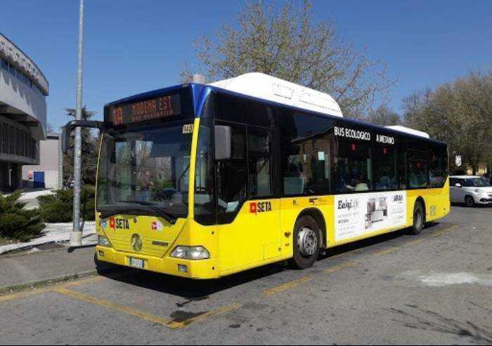 Modena: incidente, bus Seta fuori strada. Illesi tre passeggeri di 10 anni