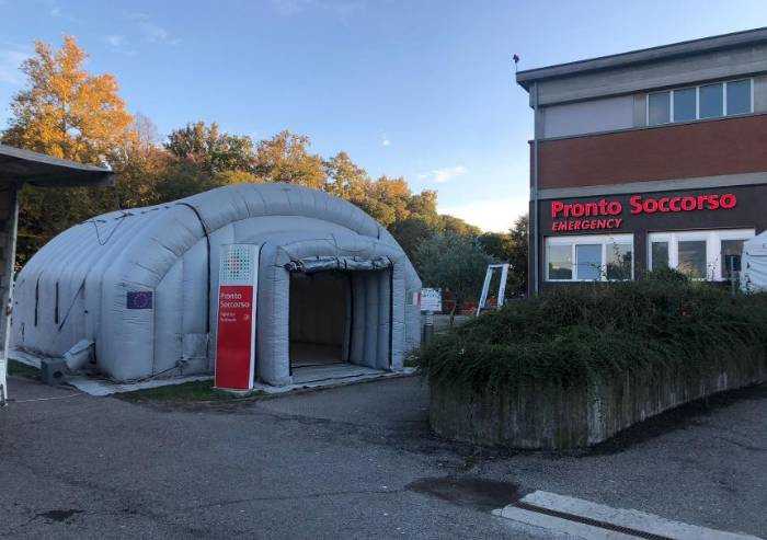 Carpi, montate due tensostrutture riscaldate fuori dal 'Ramazzini'