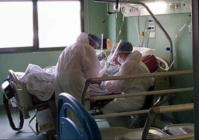 Covid, 526 contagiati in Emilia Romagna con tamponi in calo. Sei morti