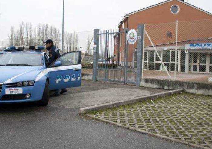 Tentano furto e strattonano commessa: denunciati due marocchini
