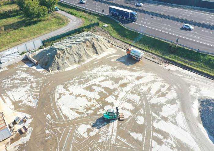 San Cesario, la montagna di vetro da 40.000 tonnellate non c'è più