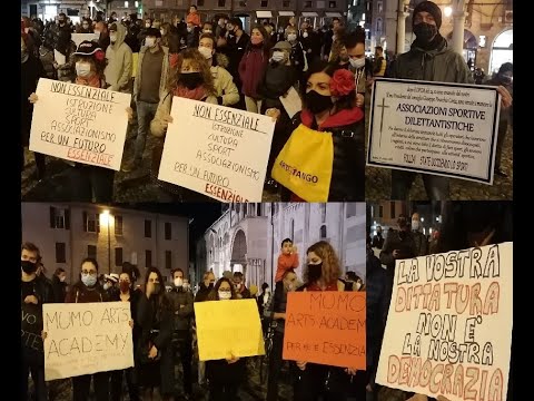Cultura, sport e scuola in piazza: 'Conte, noi non siamo il problema ma la soluzione'