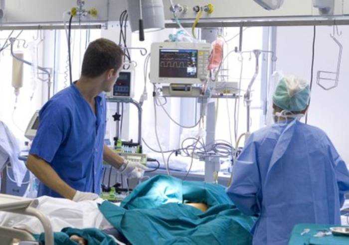 Covid, 1212 casi in Regione e 14 morti. Record contagi a Modena: 280