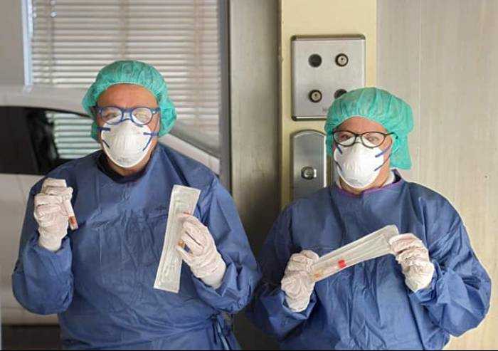 Covid Emilia Romagna, balzo contagi: 18% dei tamponi è positivo. 35 morti