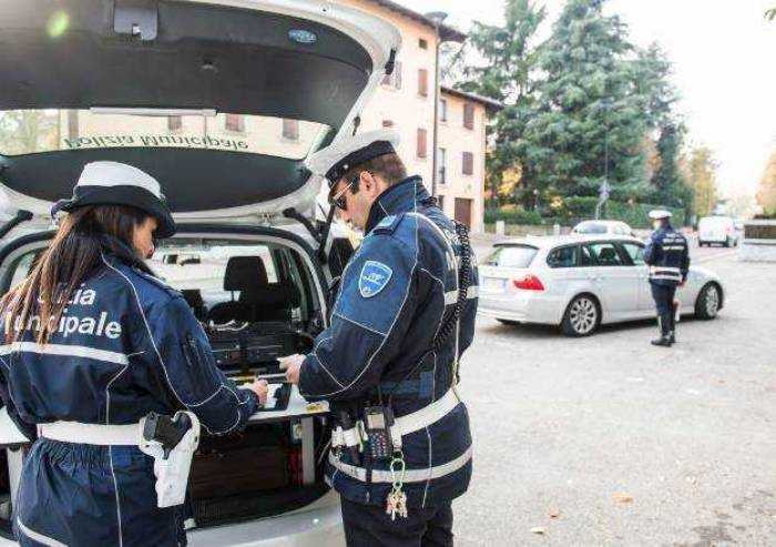 Al volante ubriachi e senza patente: una denuncia e una sanzione
