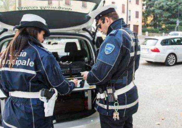 Carpi, trovate salsicce con chiodi nel parco 'Vittime della mafia'