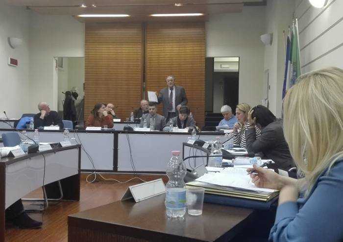 Covid a Pavullo, le minoranze chiedono un Consiglio comunale straordinario