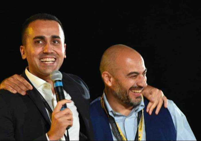 Inciucio col Pd, Paragone (M5S) ci ripensa: 'Non scappo col pallone'