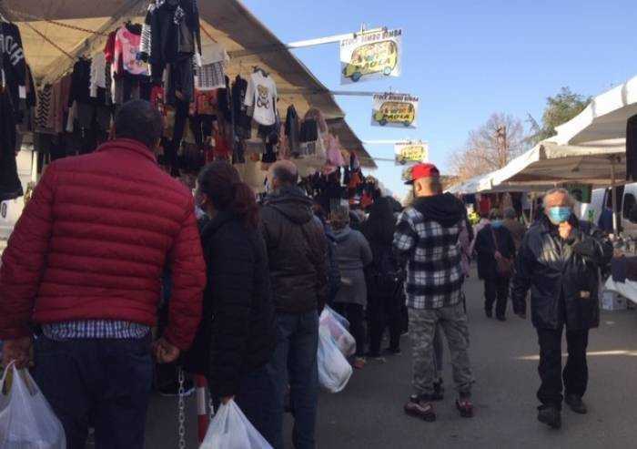 Modena, controlli anti-covid: 'Multe in due ipermercati e al mercato'