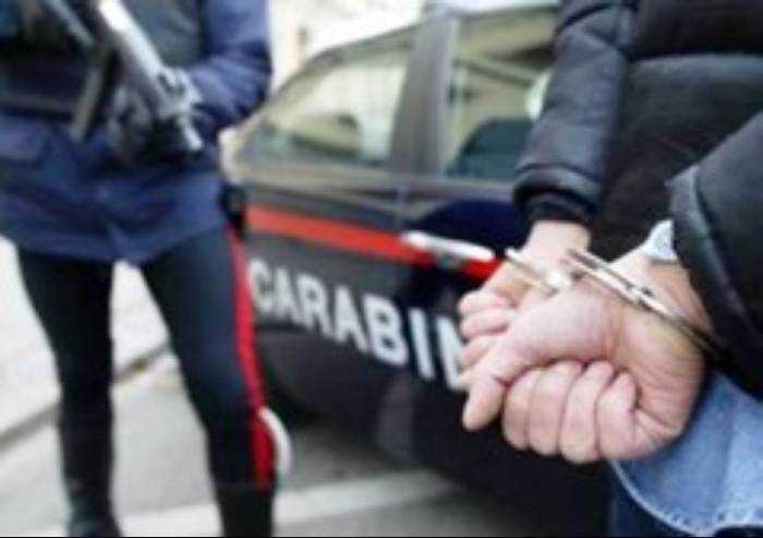 Modena: blitz in casa dello spacciatore, maxi sequestro e arresto