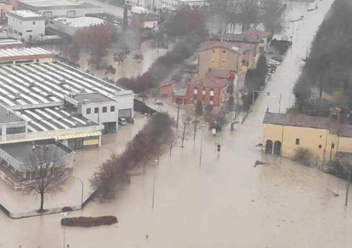 Alluvione, ancora famiglie isolate in casa senza telefono a Nonantola