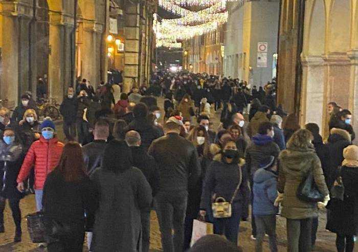 Confesercenti: negozi ancora punto di riferimento, ma consumi in calo