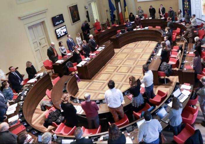 Consiglio comunale Modena, domani test sierologico per 32 consiglieri