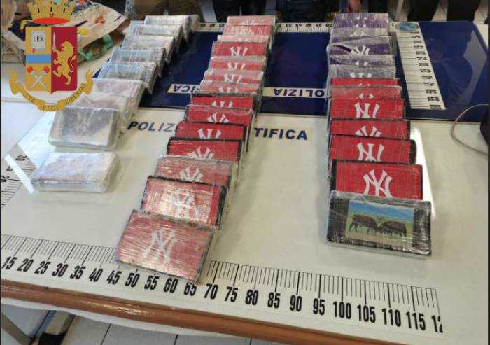 Viaggiava con 43 chili di cocaina nel tir: fermato camionista albanese