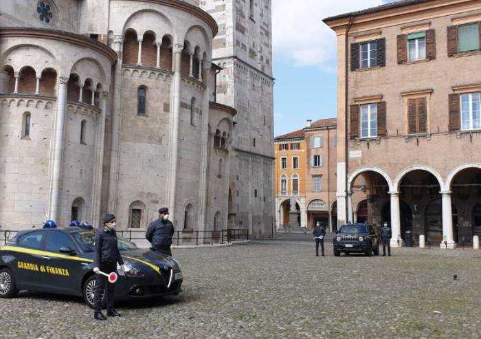 Modena, oltre 800 controlli anti-Covid dalla Finanza: 20 multe