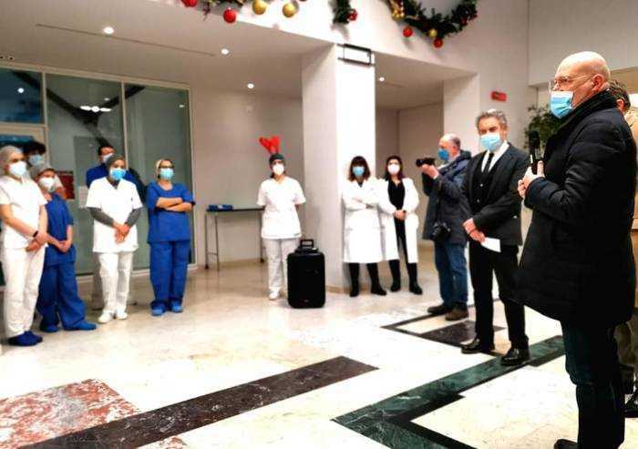 Bonaccini e giunta regionale in tour nei centri vaccinali