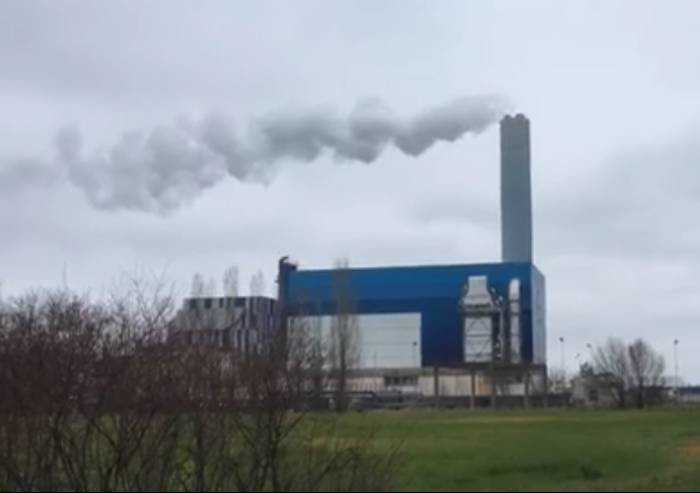 E mentre si pensa al Covid, l'inceneritore continua a bruciare rifiuti