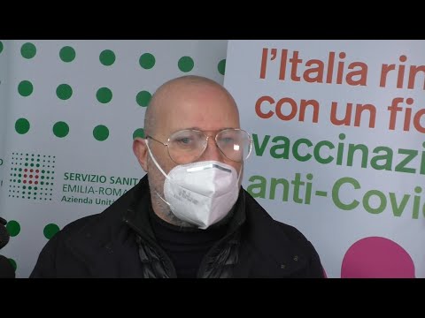 'Vaccini ai parenti? Chi ha sbagliato ne pagherà le conseguenze'