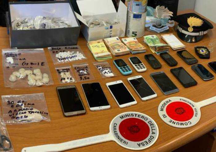 Dall'R-Nord in altro quartiere per spacciare: ora arrestato