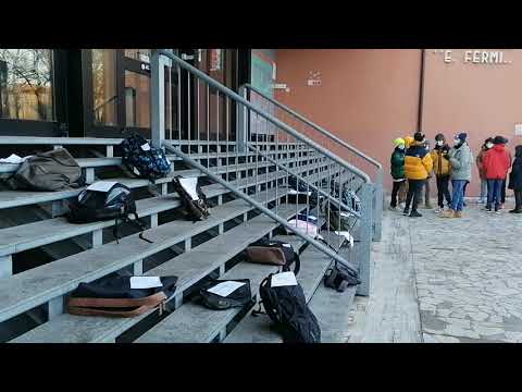 Modena, protesta degli studenti al Fermi: 'Noi esclusi e dimenticati'