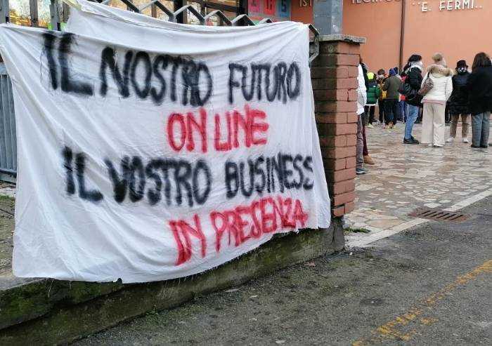 Covid, la Cgil: 'Inaccettabile continuare a lasciare chiuse le scuole'