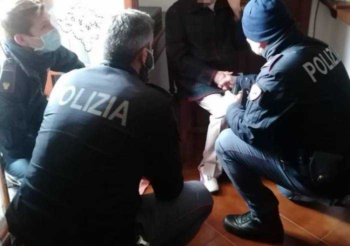 Modena, anziana tenta il suicidio: salvata dalla polizia