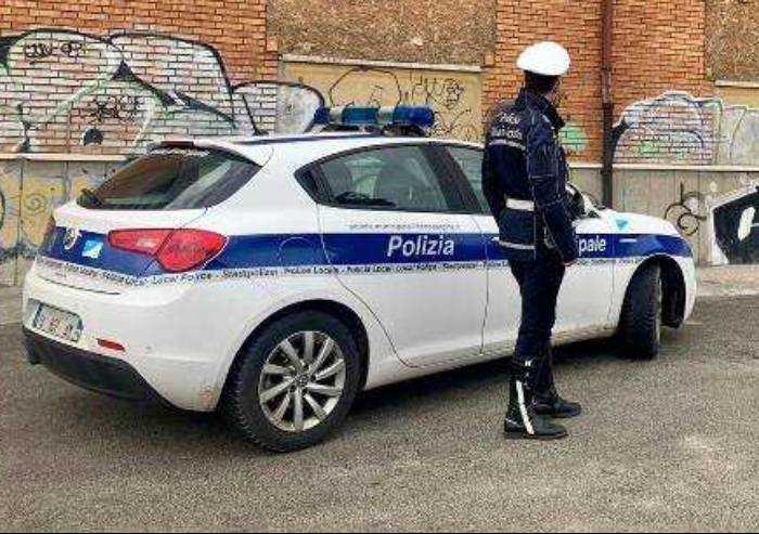 Sassuolo, minorenne guida auto dei genitori e si schianta: denunciato