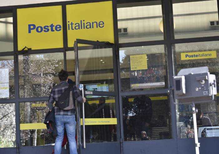 'Covid, le file alle Poste sono dovute alla mancanza di personale'
