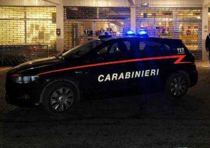 Modena, ennesima rissa tra ragazzi: senegalese spacca auto carabinieri