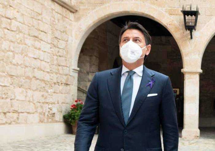 Conte guarda al Colle: governo di Unità Nazionale con lui al comando