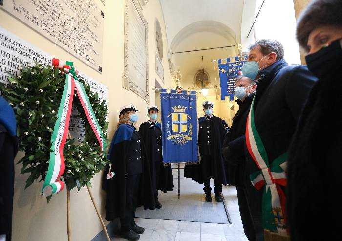Modena fa memoria della Shoah, Muzzarelli: 'Ricordo è vaccino'