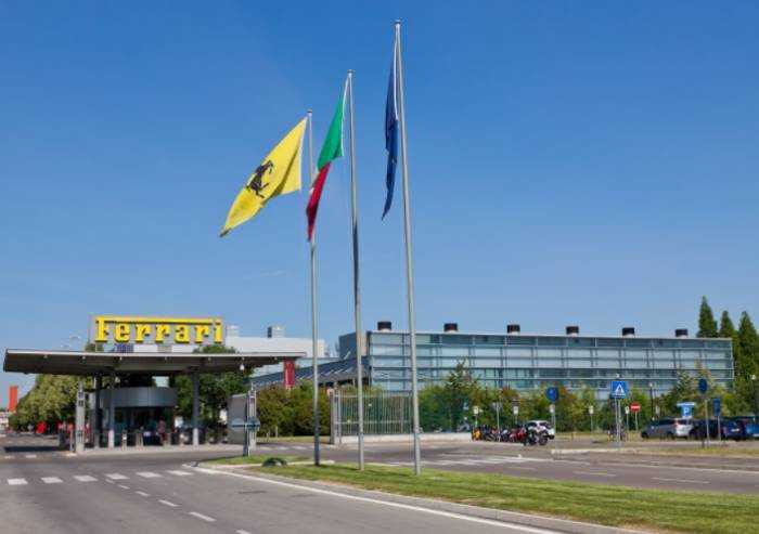 Ferrari, ricavi in calo dell'8% ma cash flow per 172 milioni