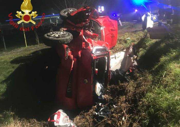 Carambola di auto sulla pedemontana, una fuori strada: ferito grave il conducente