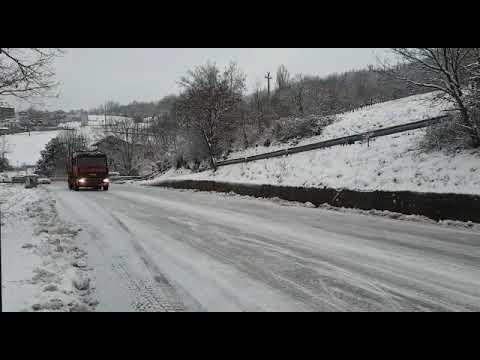 Modena, neve e ghiaccio in montagna: mezzi in azione