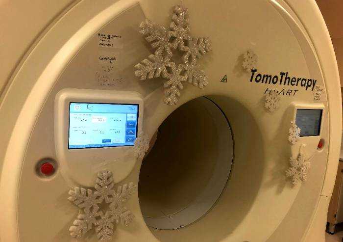 Policlinico vicino ai bimbi: in Radioterapia vestiti come supereroi