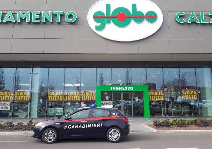 Carpi, tenta di rubare vestiti ma suona l'allarme: 'Ho una protesi'