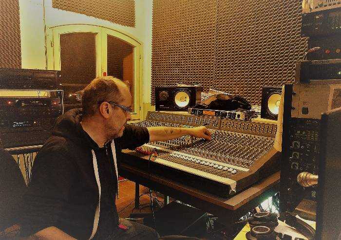 Negli anni 80 ci siamo divertiti: storie tra via Scandellara e Berlino