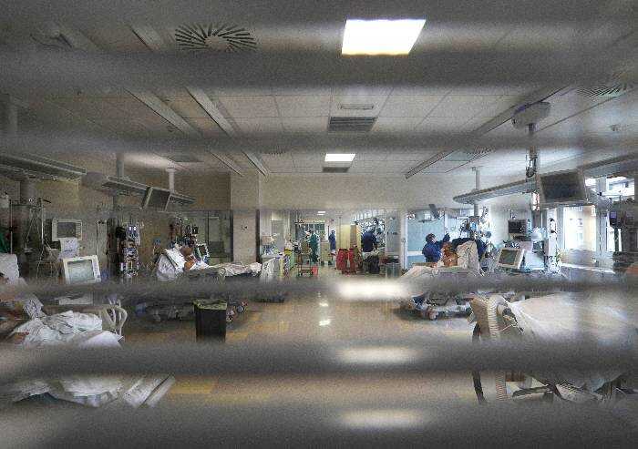 Covid, in Emilia Romagna reparti ospedalieri pieni oltre l'80%
