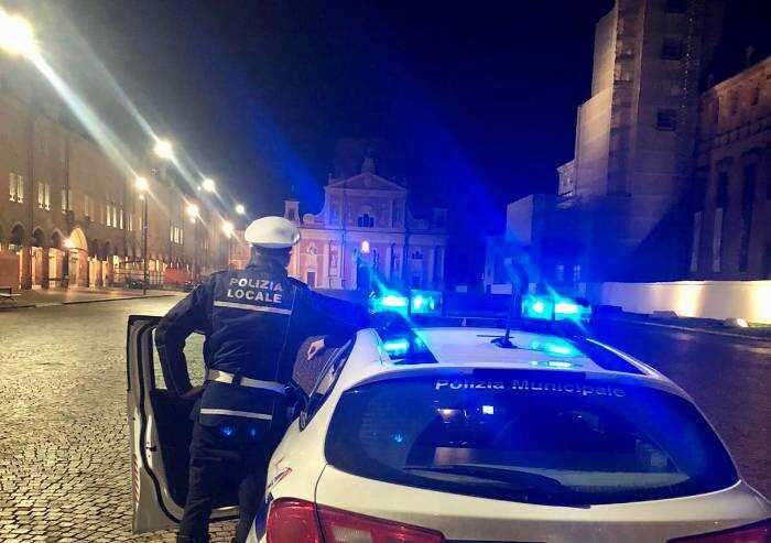 Carpi: viaggia in retromarcia e contromano, tolti 14 punti patente