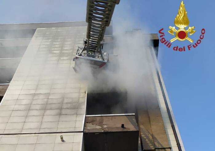 Carpi, rogo nella palazzina di via Unione Sovietica: 15 evacuati