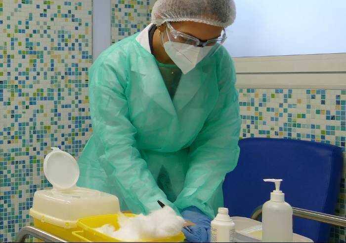 Astrazeneca: 2107 dosi del lotto sequestrato somministrate a Modena